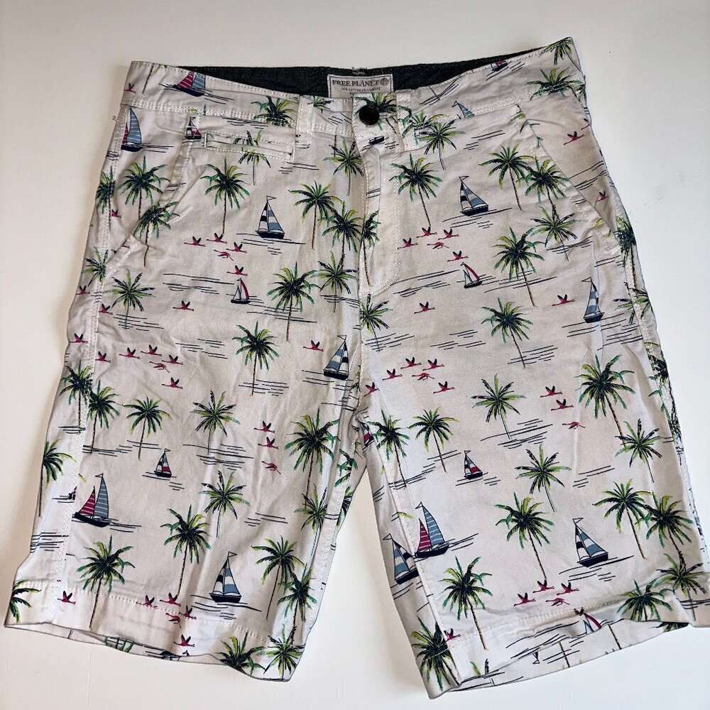 Free Planet Men’s Size 32 Shorts Tropical Print Palm Trees Sailboats
